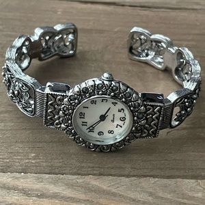 Quartz Cuff Bracelet Watch